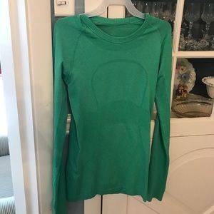 Green Lululemon swiftly tech long sleeve size 4